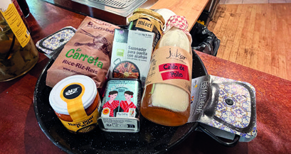 Produits d’épicerie fine réunis dans un coffret